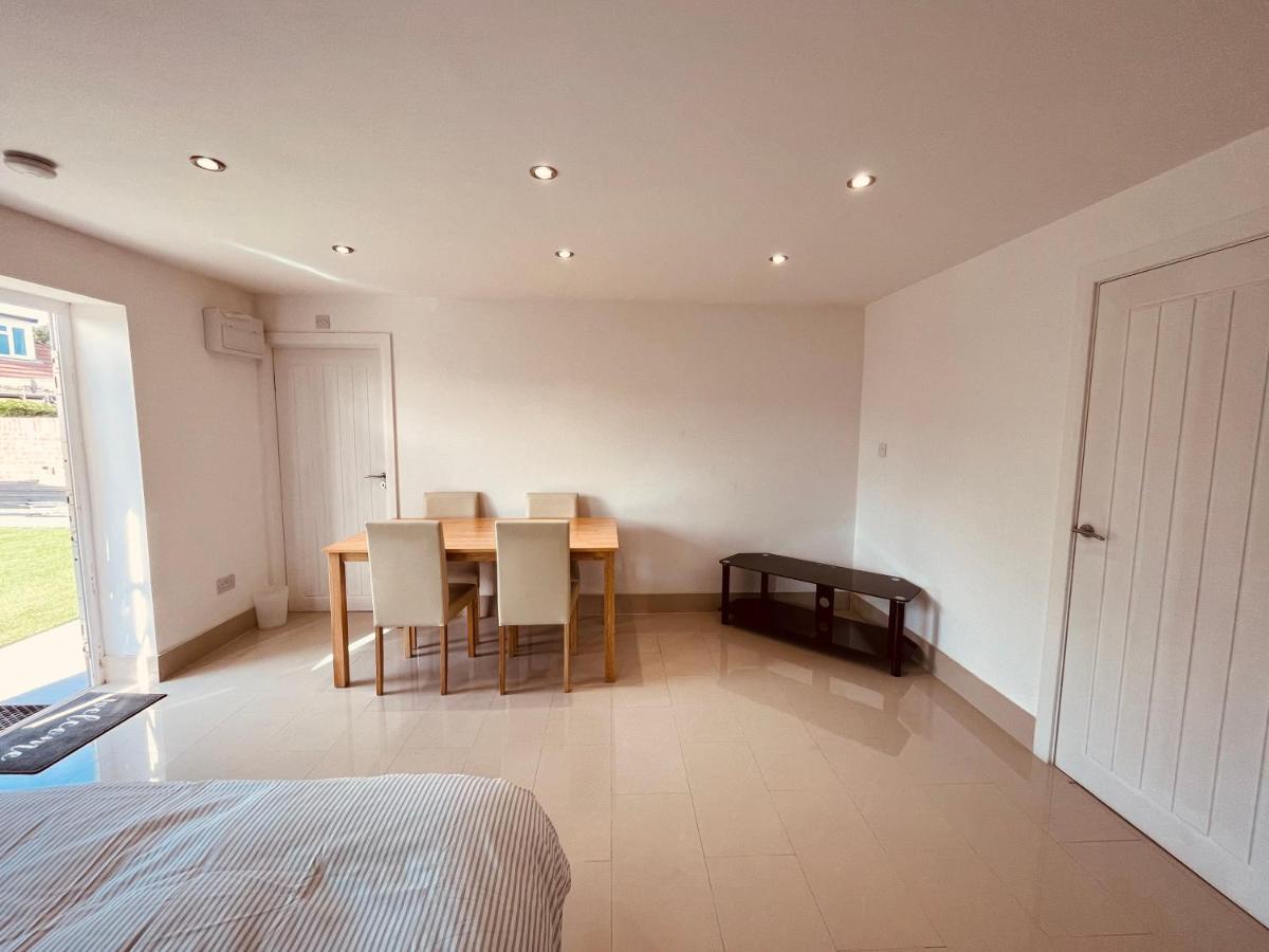 Large Studio Flat B Near Heathrow Хилингдън Екстериор снимка