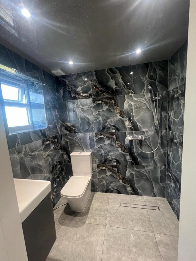 Large Studio Flat B Near Heathrow Хилингдън Екстериор снимка