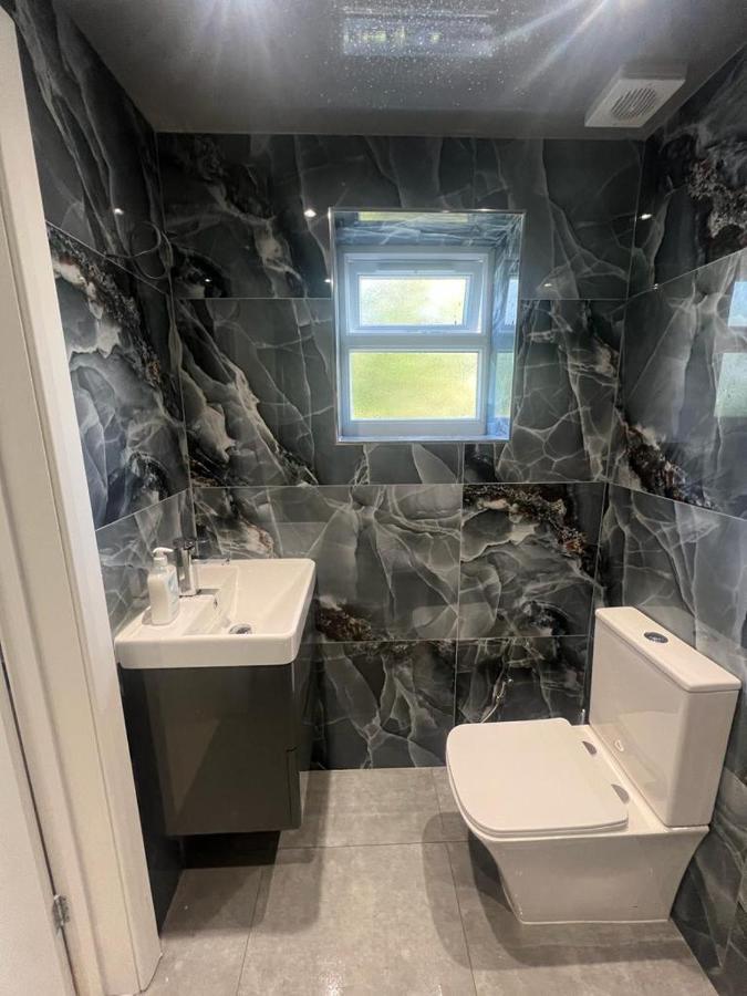 Large Studio Flat B Near Heathrow Хилингдън Екстериор снимка